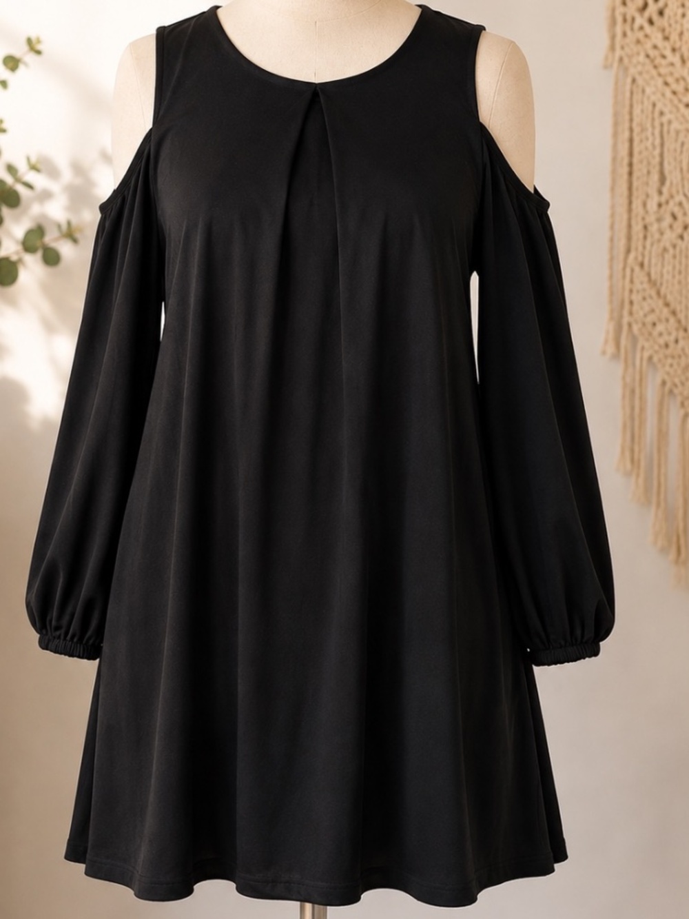 Luxology Black Cold Shoulder Shift Dress Size Small